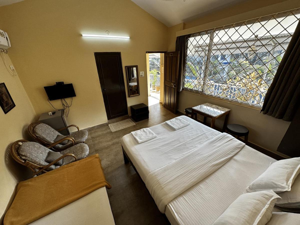 Hotel White Season Калангут Экстерьер фото