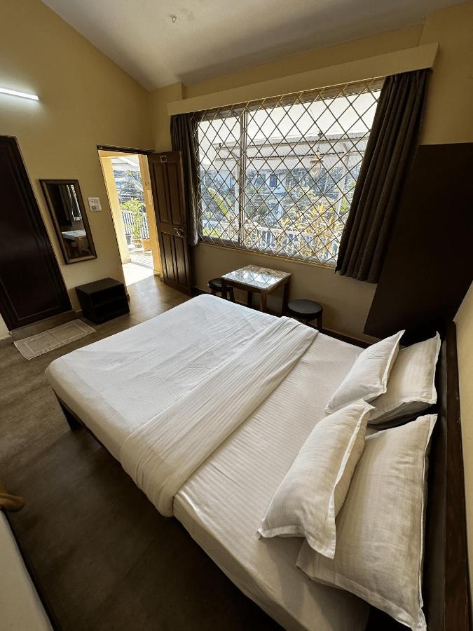 Hotel White Season Калангут Экстерьер фото