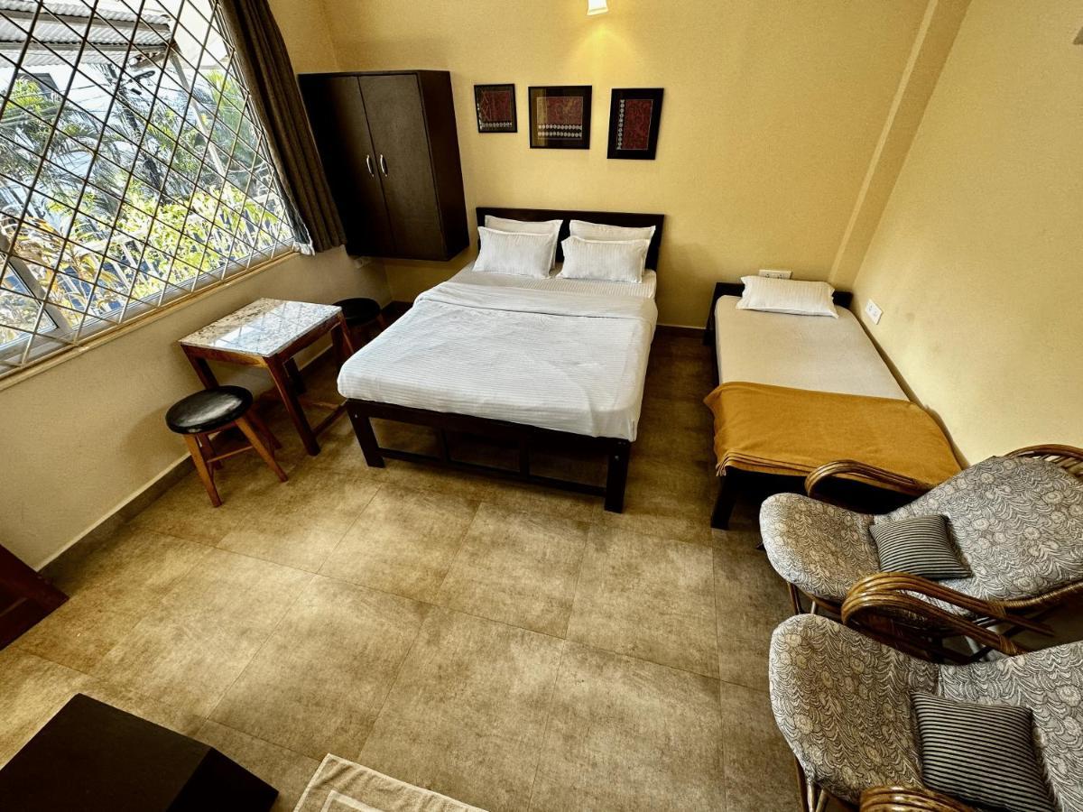 Hotel White Season Калангут Экстерьер фото