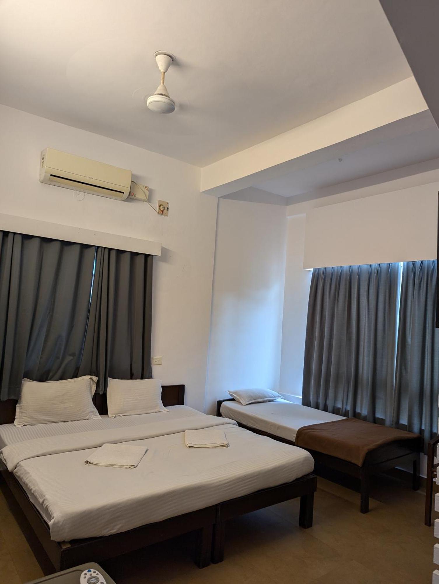 Hotel White Season Калангут Экстерьер фото